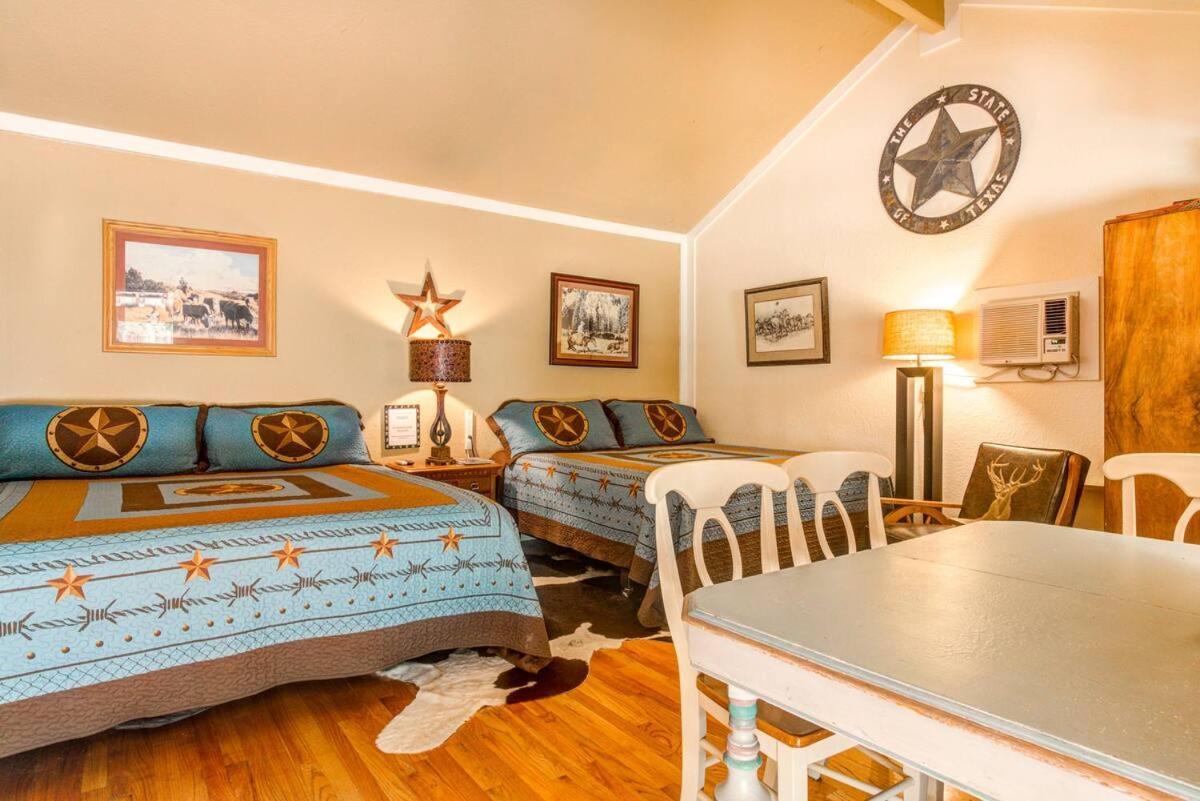 #3 Wrangler~Bandera Tin Star~Bandera, Tx. Apartamento Exterior foto
